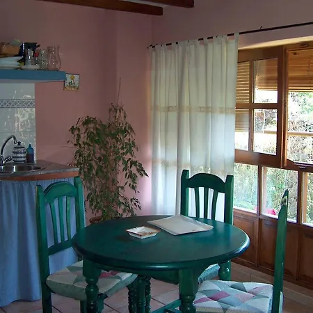 Cozy In Robledillo De Gata, 45 M² With Garden View شقة روبليديلو دي جاتا